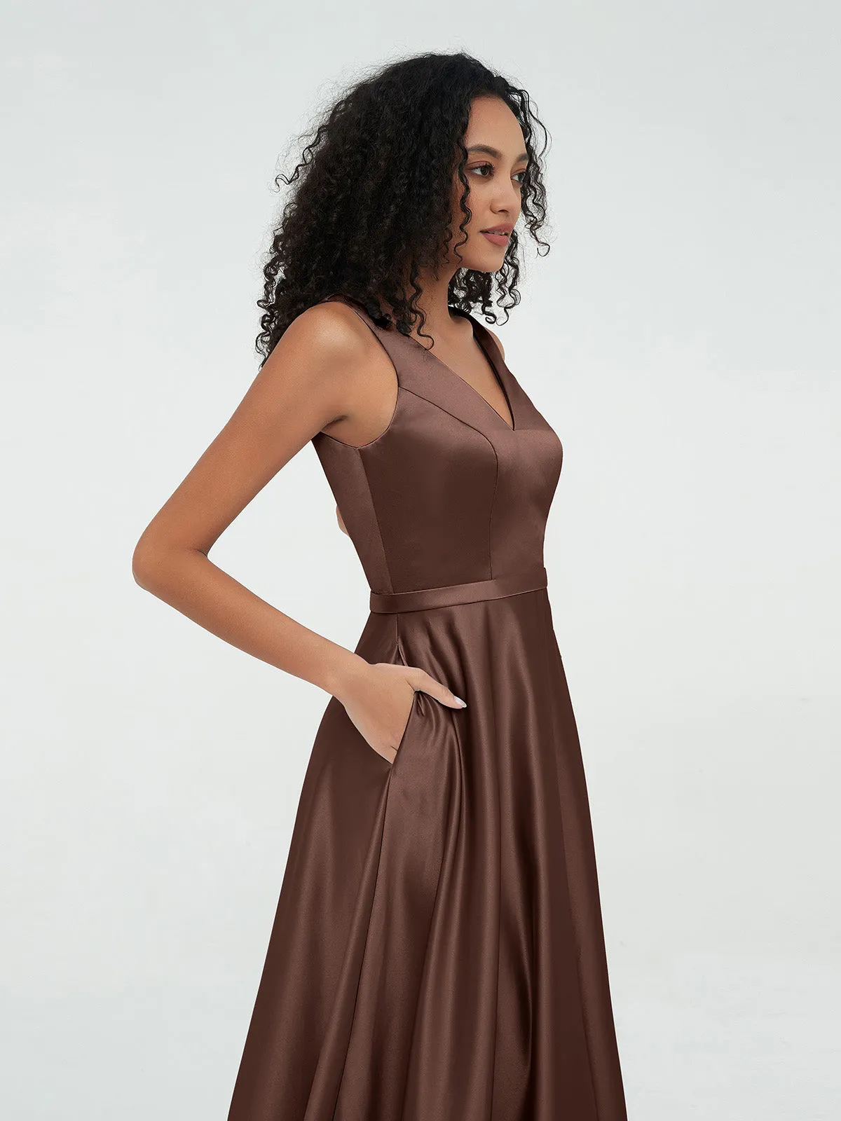 A-ligne Robes Maxi à Col en V en Satin avec Poches Chocolat