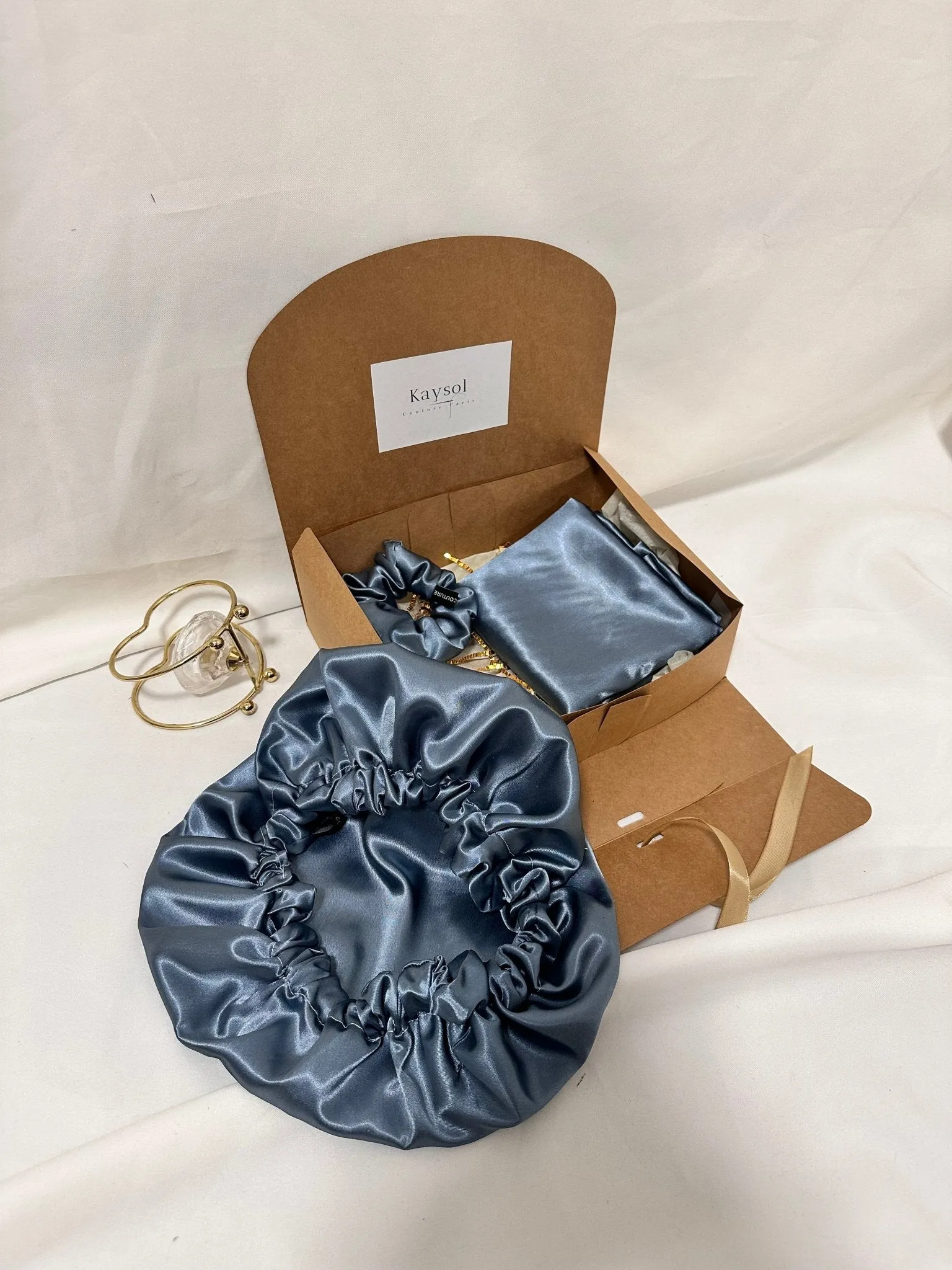 Box Cadeau soin cheveux - Bonnet en satin avec taie d’oreiller en satin et chouchou