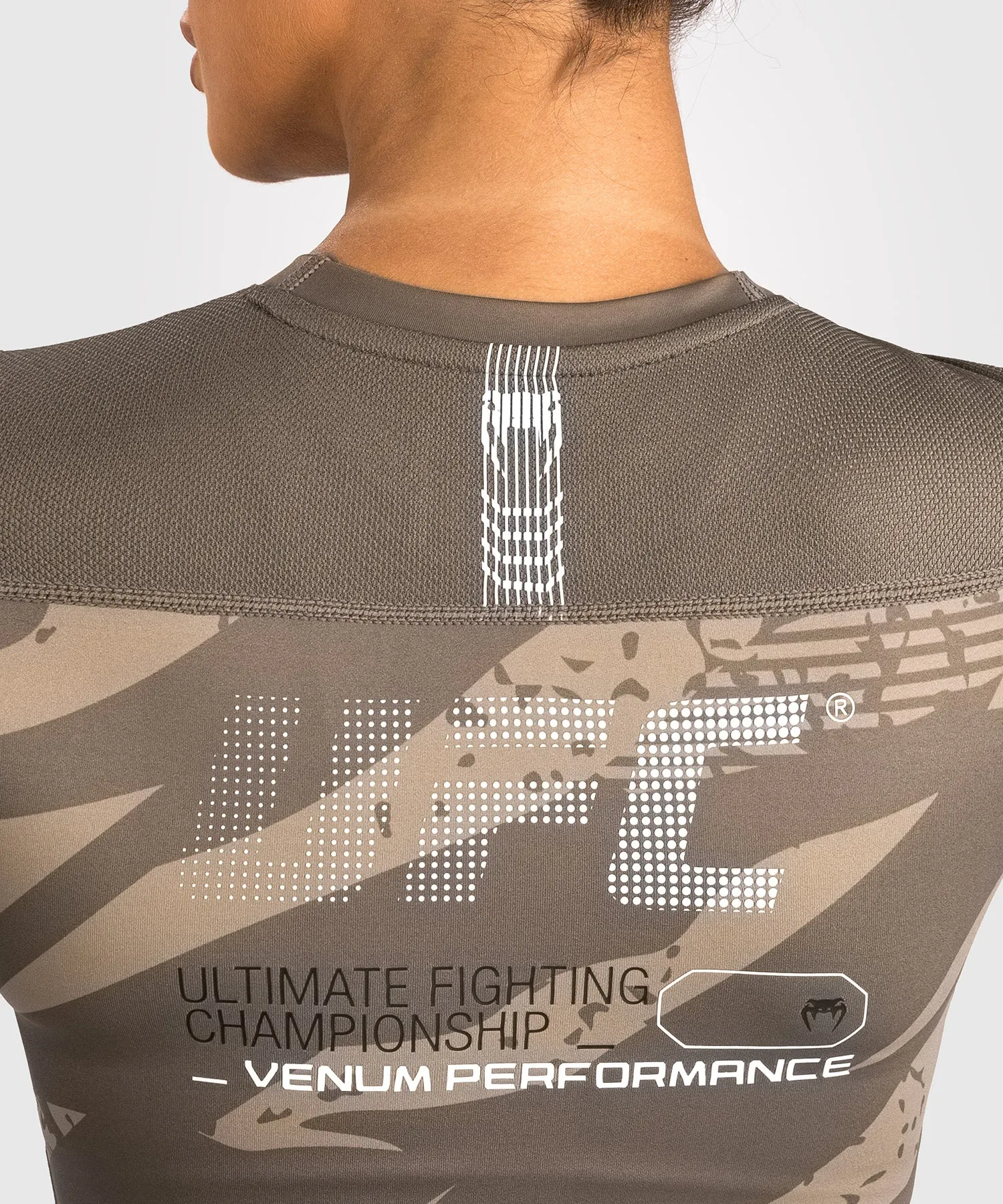 Rashguard À Manches Longues pour Femmes UFC Adrenaline by Venum Fight Week - Desert Camo