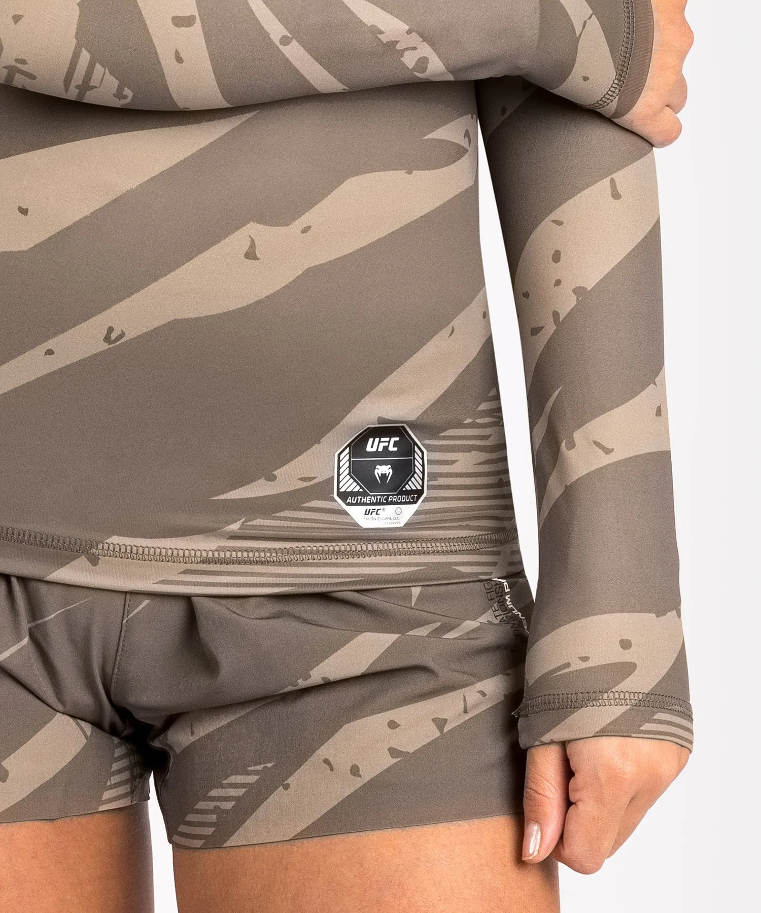 Rashguard À Manches Longues pour Femmes UFC Adrenaline by Venum Fight Week - Desert Camo