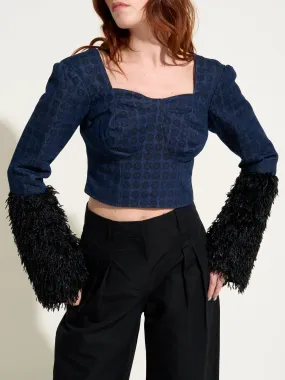 SAKARIA - Crop top décolleté cœur manches longues en denim bleu et plumes noires